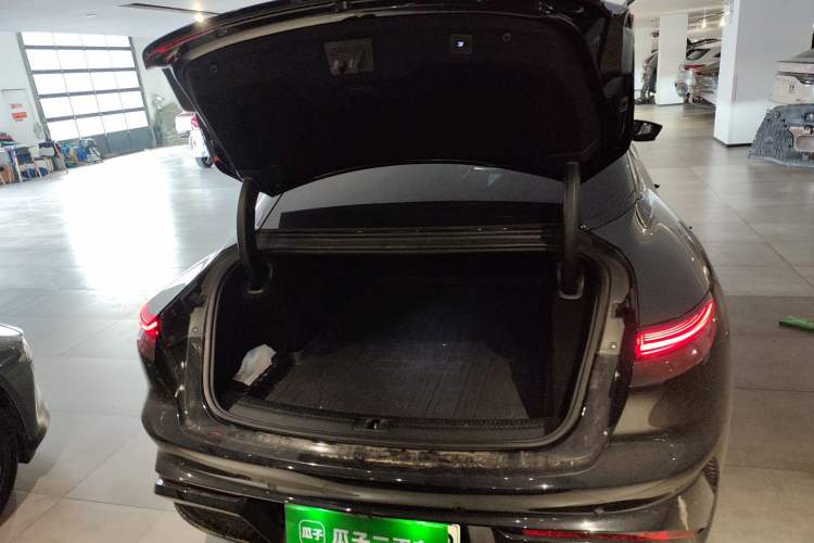 Used IM L7 2022 Dynamic Model Trunk