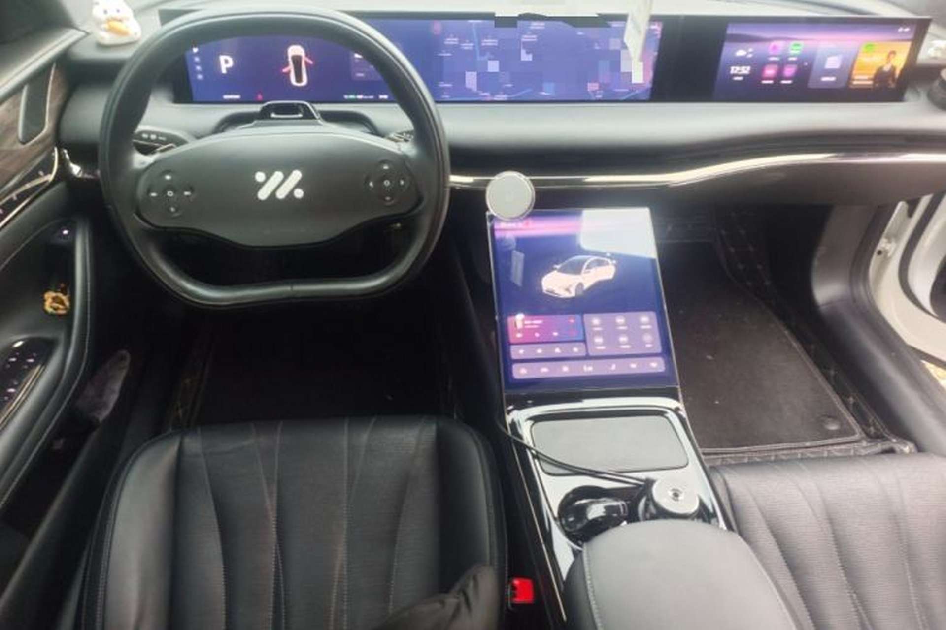 Used IM L7 2022 Dynamic Model Center Console