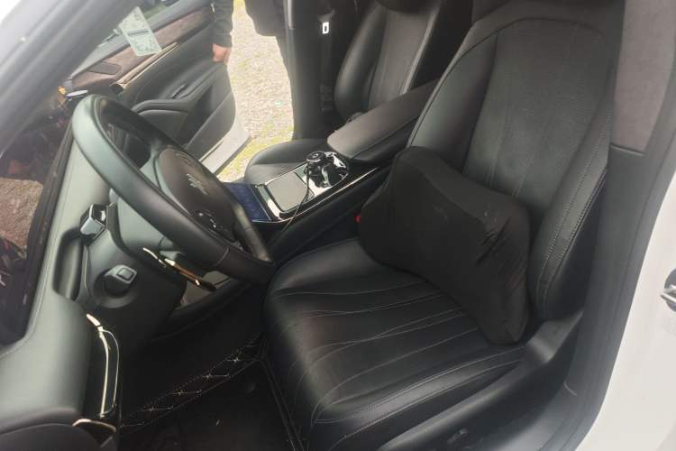 Used IM L7 2022 Dynamic Model Left Front Seat