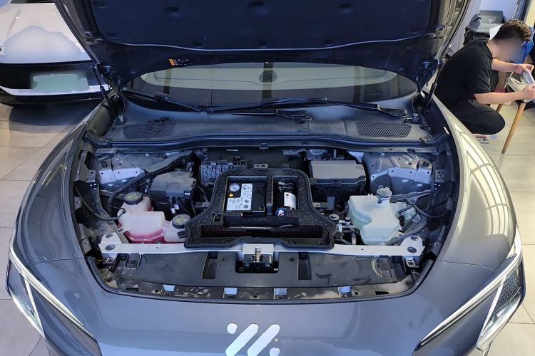 Used IM L7 2022 Dynamic Model Engine Bay