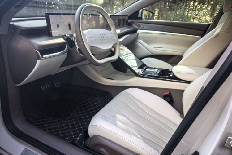 Used IM L7 2022 Pro Model Interior 1