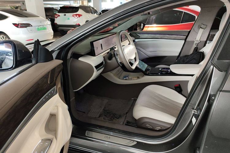 Used IM L7 2022 Dynamic Model Interior 3