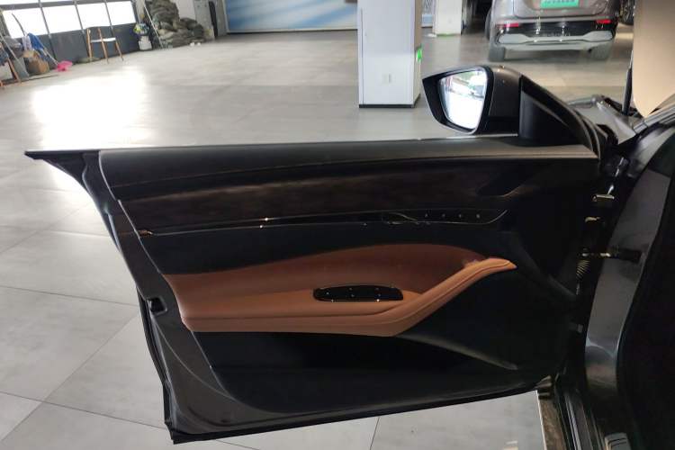 Used IM L7 2022 Dynamic Model Left Front Door Interior