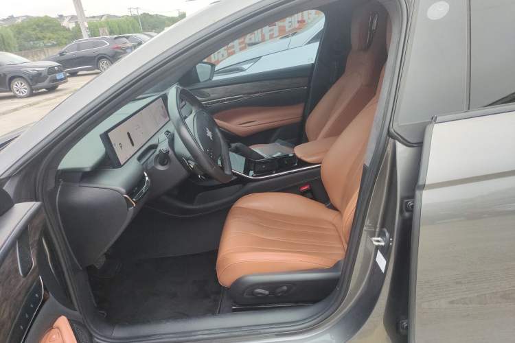 Used IM L7 2022 Dynamic Model Left Front Seat