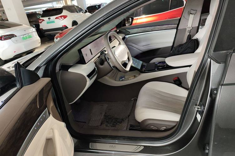 Used IM L7 2022 Dynamic Model Left Front Seat