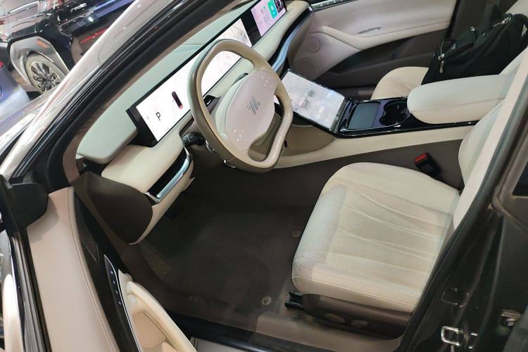 Used IM L7 2022 Dynamic Model Left Front Seat