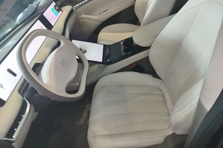 Used IM L7 2022 Pro Model Left Front Seat