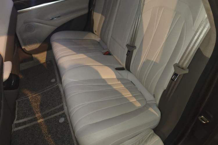 Used IM L7 2022 Dynamic Model Left Rear Seat