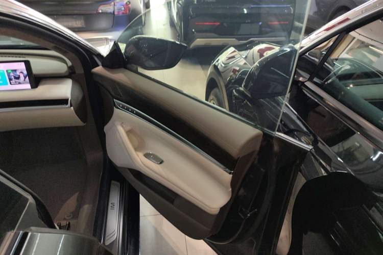 Used IM L7 2022 Dynamic Model Right Front Door Interior