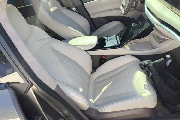 Used IM L7 2022 Pro Model Right Front Seat