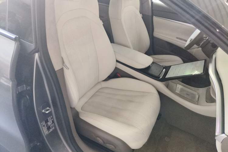 Used IM L7 2022 Dynamic Model Right Front Seat
