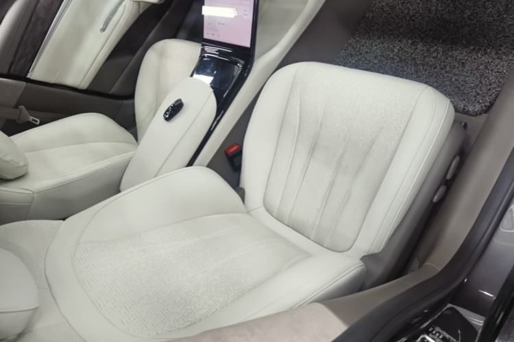 Used IM L7 2022 Dynamic Model Right Front Seat