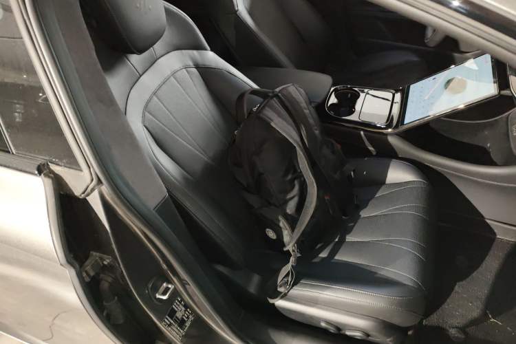 Used IM L7 2022 Dynamic Model Right Front Seat