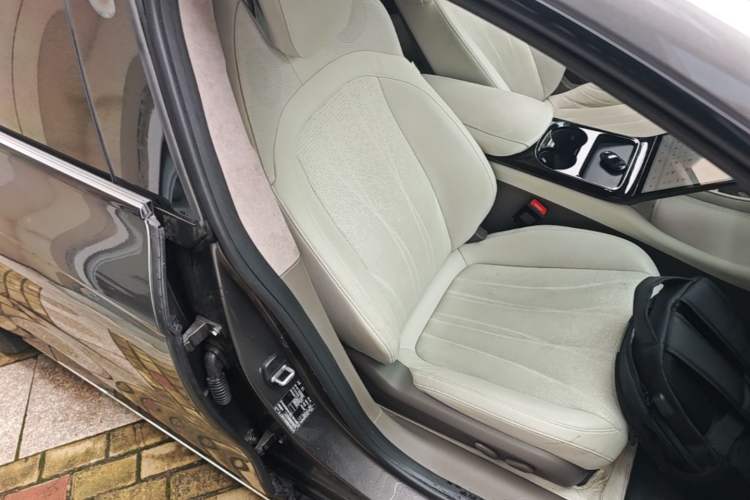 Used IM L7 2022 Pro Model Right Front Seat