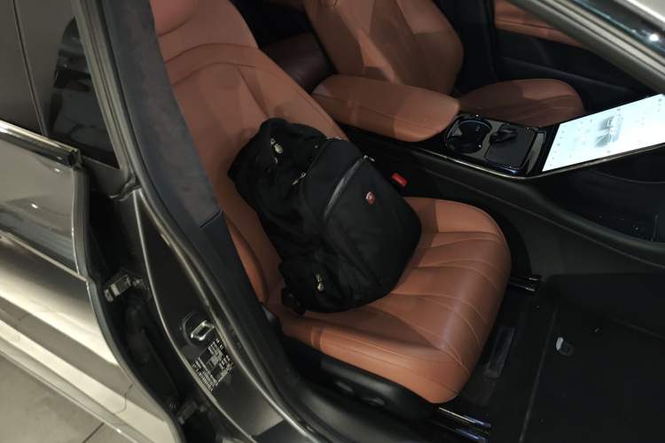 Used IM L7 2022 Dynamic Model Right Front Seat