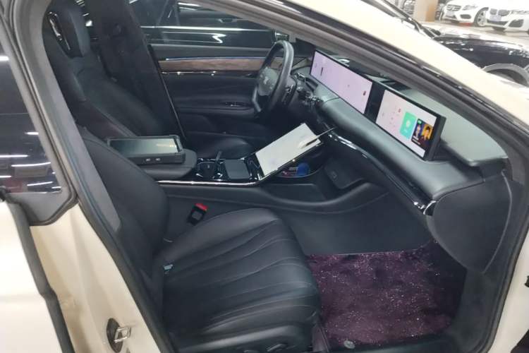 Used IM L7 2022 Dynamic Model Right Front Seat