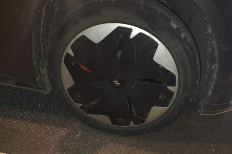 Used IM L7 2022 Dynamic Model Right Front Wheel Hub