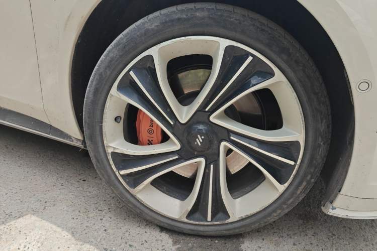 Used IM L7 2022 Angel Wheel Edition Right Front Wheel Hub
