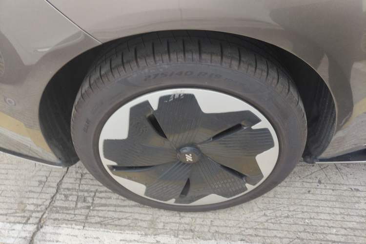 Used IM L7 2022 Dynamic Model Right Rear Wheel Hub