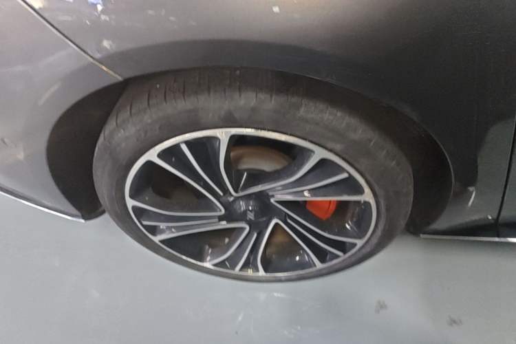 Used IM L7 2022 Pro Model Right Rear Wheel Hub