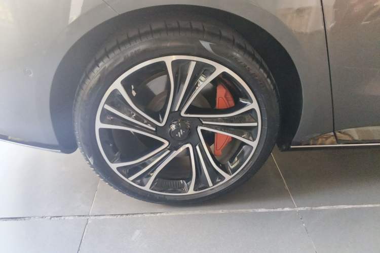 Used IM L7 2022 Dynamic Model Right Rear Wheel Hub
