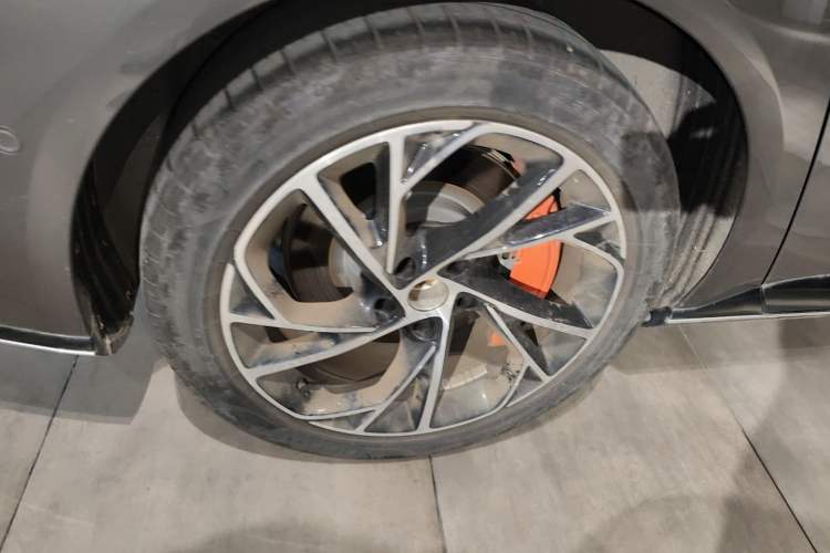 Used IM L7 2022 Dynamic Model Right Rear Wheel Hub