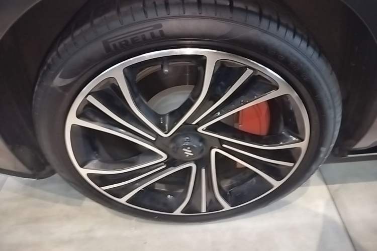 Used IM L7 2022 Pro Model Right Rear Wheel Hub