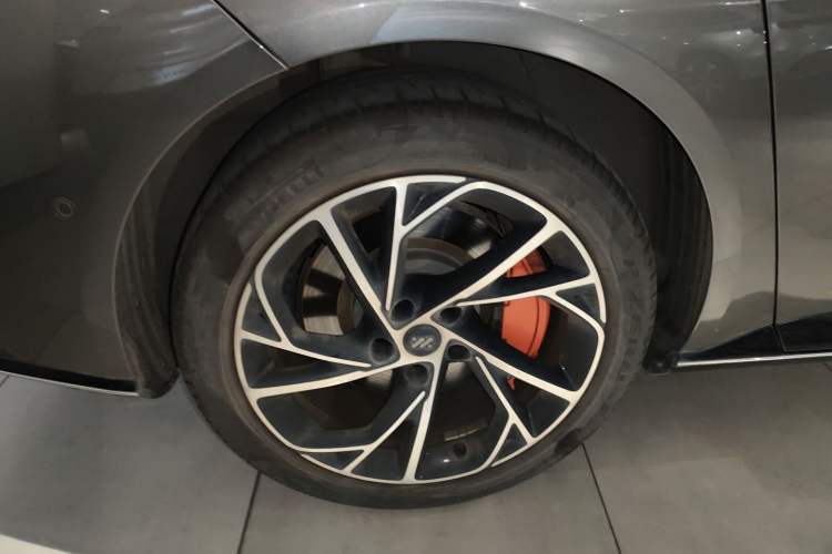 Used IM L7 2022 Dynamic Model Right Rear Wheel Hub