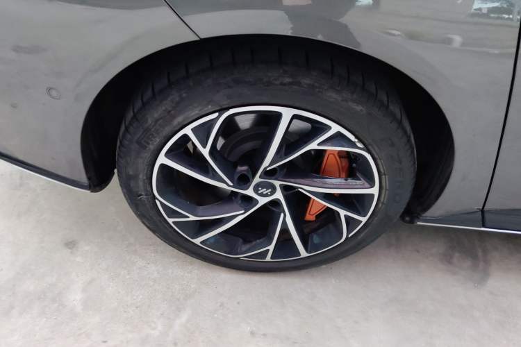 Used IM L7 2022 Dynamic Model Right Rear Wheel Hub