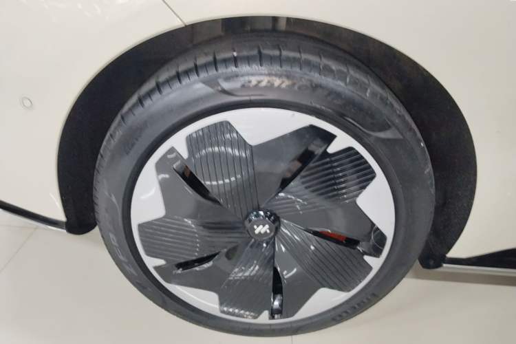 Used IM L7 2022 Dynamic Model Right Rear Wheel Hub
