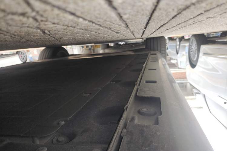 Used IM L7 2022 Dynamic Model Right Side Sill