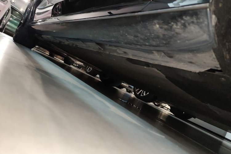 Used IM L7 2022 Dynamic Model Right Side Sill