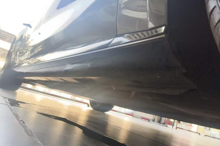 Used IM L7 2022 Dynamic Model Right Side Sill