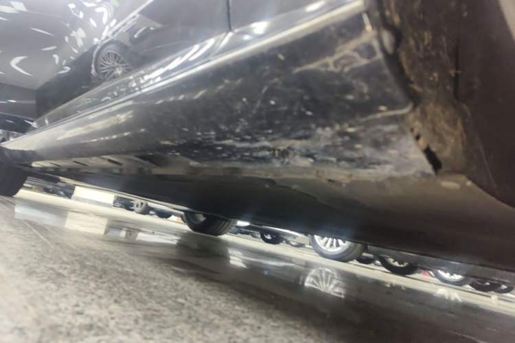 Used IM L7 2022 Dynamic Model Right Side Sill