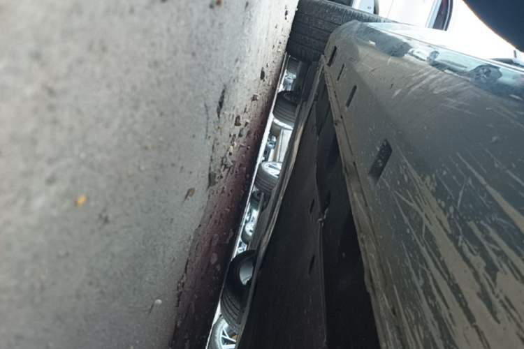 Used IM L7 2022 Pro Model Right Side Sill