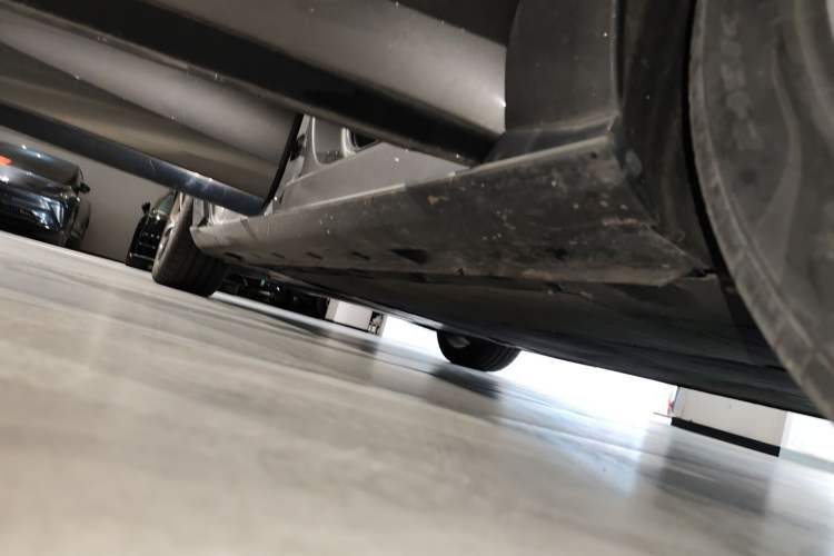 Used IM L7 2022 Dynamic Model Right Side Sill