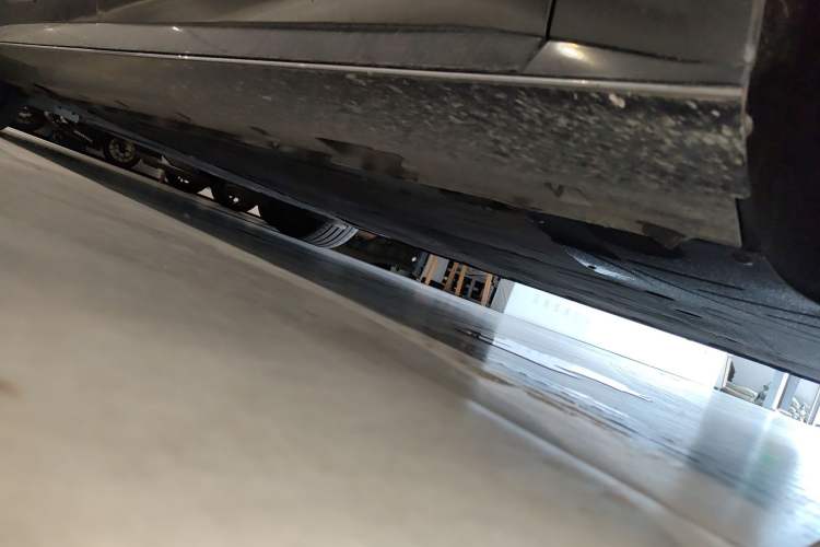 Used IM L7 2022 Dynamic Model Right Side Sill