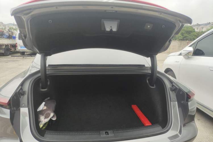 Used IM L7 2022 Dynamic Model Trunk