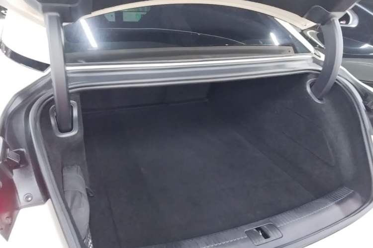 Used IM L7 2022 Dynamic Model Trunk