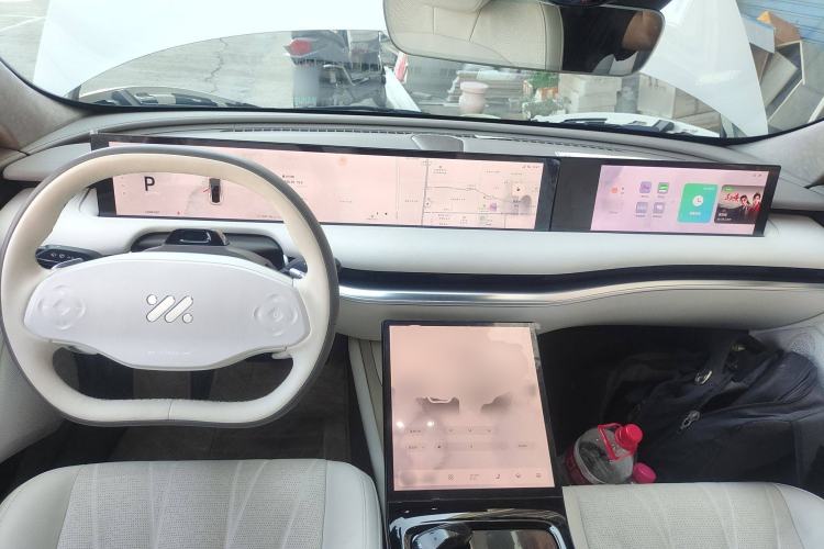 Used IM L7 2022 Dynamic Model Center Console