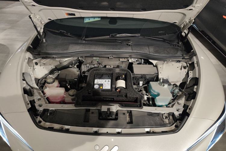 Used IM L7 2022 Dynamic Model Engine Bay