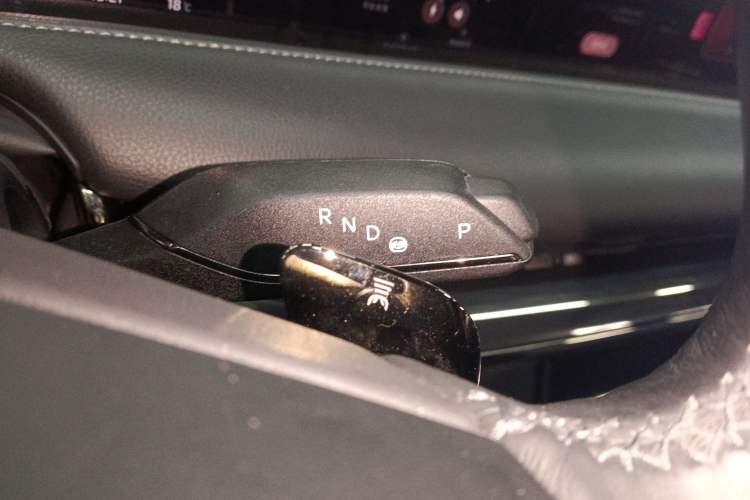 Used IM L7 2022 Dynamic Model Gear Lever