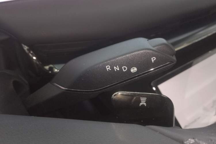 Used IM L7 2022 Dynamic Model Gear Lever