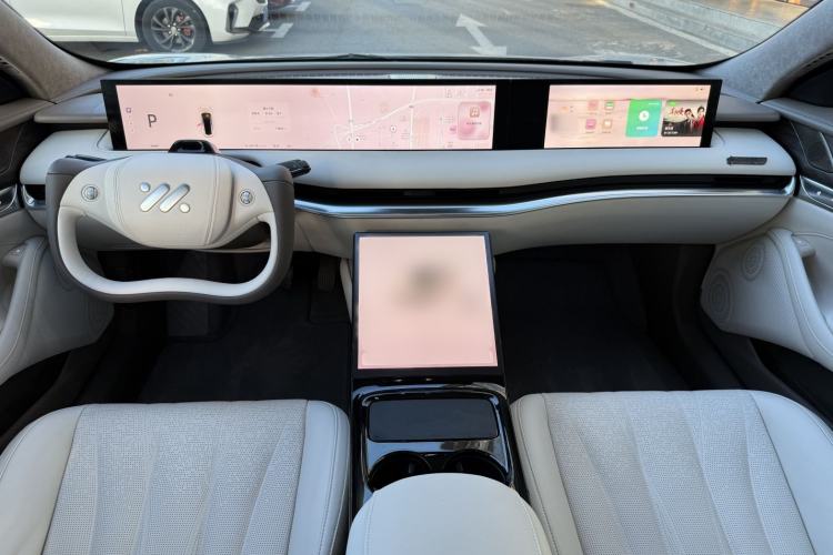 Used IM L7 2022 Dynamic Model Interior 1