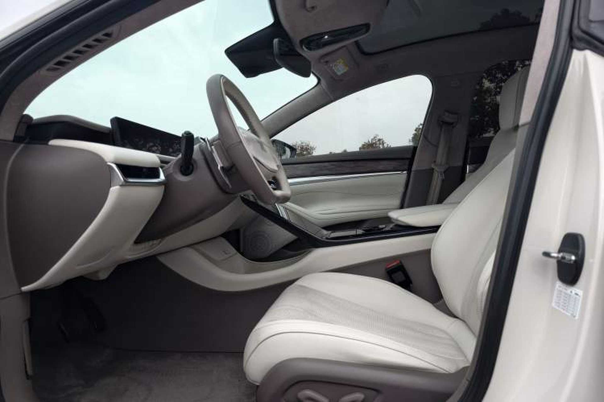 Used IM L7 2022 Dynamic Model Interior 2
