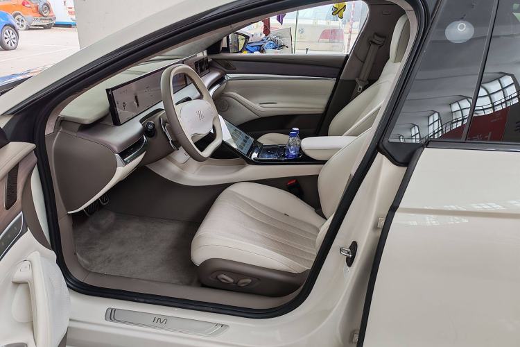 Used IM L7 2022 Pro Model Interior 3