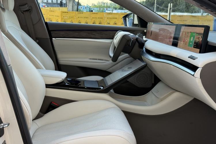 Used IM L7 2022 Dynamic Model Interior 5