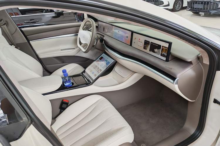 Used IM L7 2022 Pro Model Interior 6