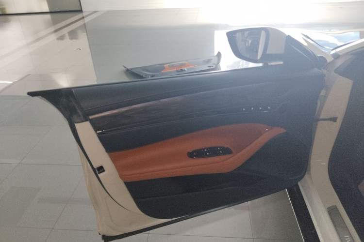 Used IM L7 2022 Dynamic Model Left Front Door Interior