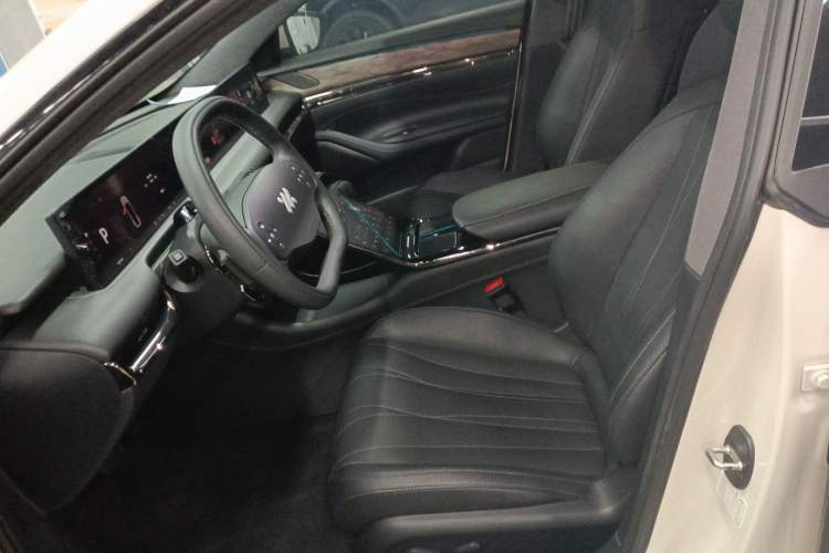 Used IM L7 2022 Dynamic Model Left Front Seat